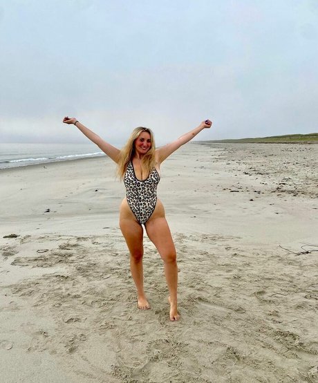 Angelina C 素敵なポルノスター ギャラリー