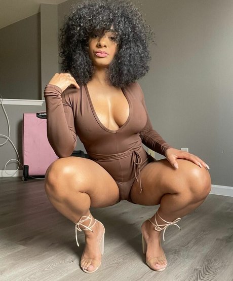 ashaughnfitness トップポルノスター 写真