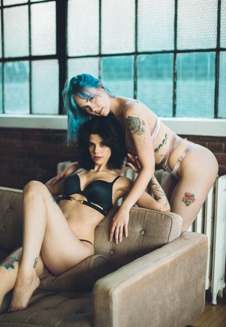 ランジェリーヌードオンリーファンズ 無料アダルト 写真