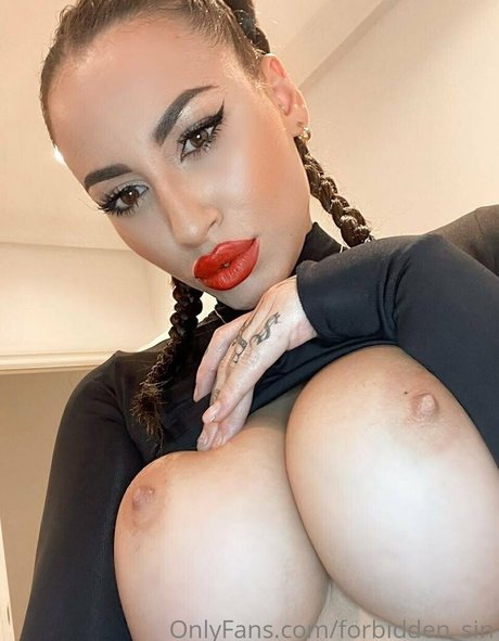 曲線美のxxx オンリーファンズ ホットヌード 画像