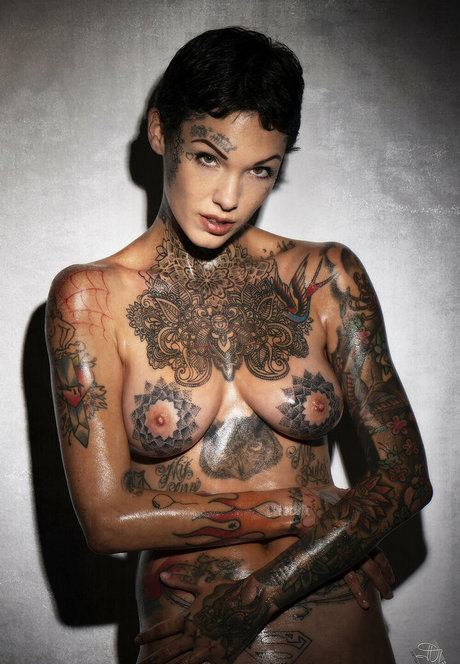 Lucy zzz アートモデル 写真