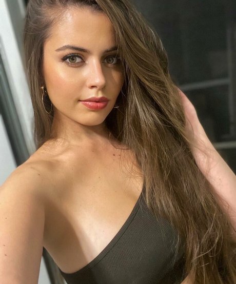 指マン 潮吹き オンリーファンズ ヌード 写真