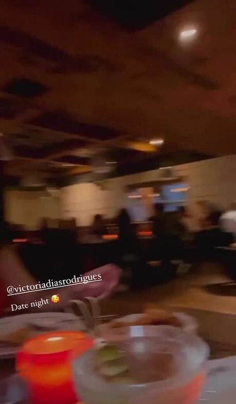 教室オンリーファン ヌード 画像