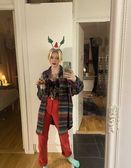 金髪の小人オンリーファンズ ホット 写真