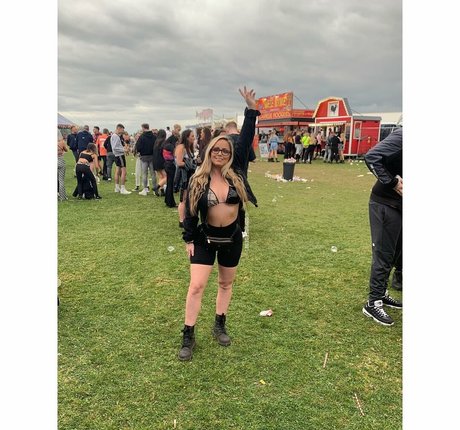 ミラーセルフィーオンリーファンズ アートポルノ 画像