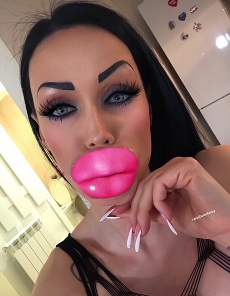 柔軟なティーンオンリーファン 美しいヌード 画像