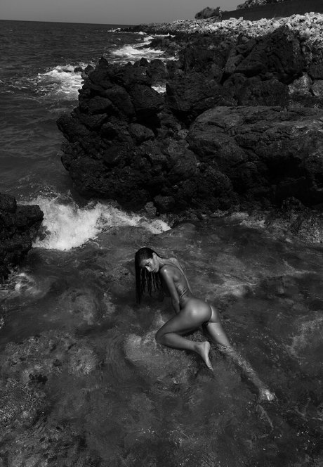 熟女の手コキオンリーファンズ 美しいxxx 画像