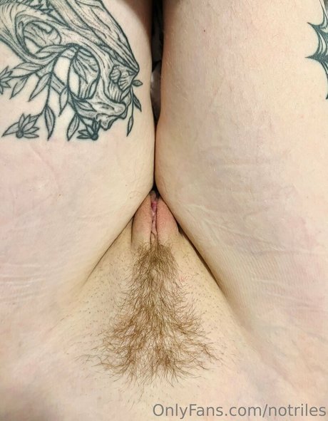 ぽっちゃりブロンドのオンリーファンズ 美しいヌード 写真