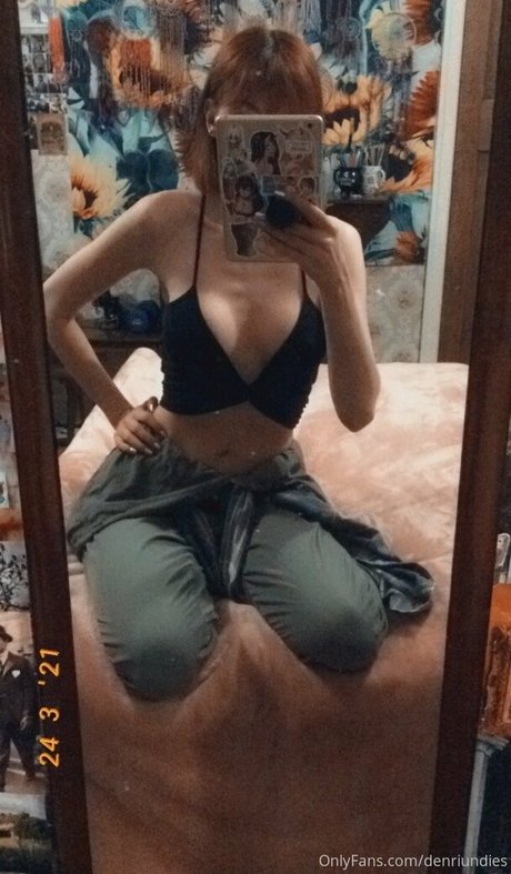 セクシーなブルネットのオンリーファンズ 無料ヌード 画像