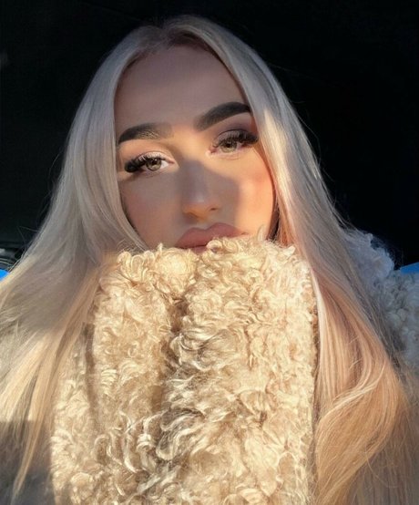 BlondieLana トップポルノスター 写真