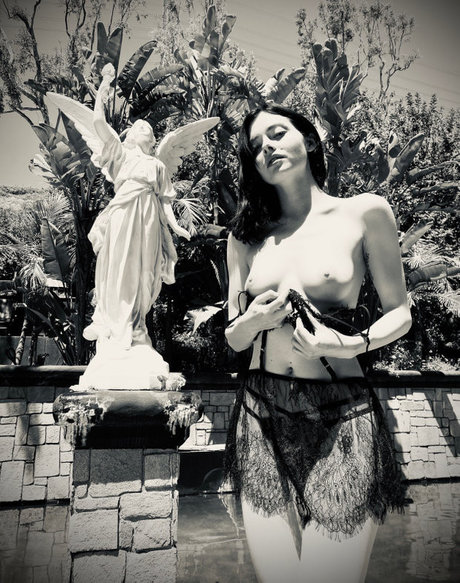 ohthumbelina 裸の女優 写真