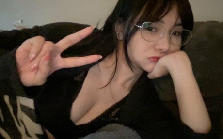 足 マンコ オンリーファンズ セクシーヌード 画像