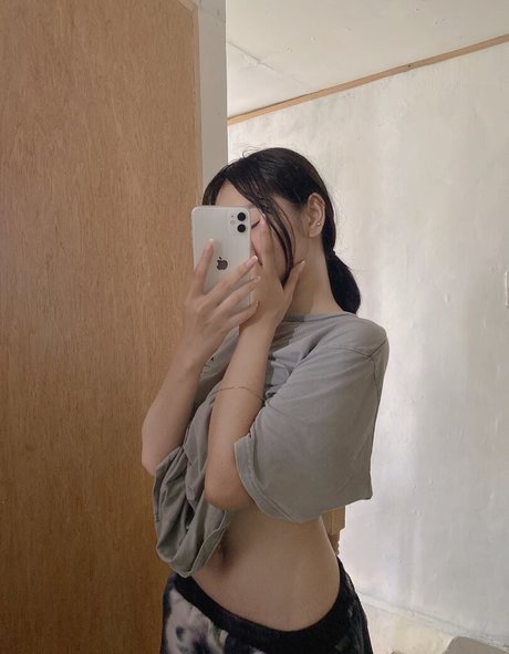 曲線美のブロンドオンリーファンズ アートポルノ 写真