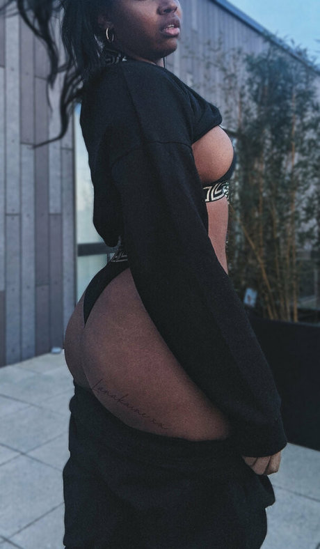 lanakaine 完璧なポルノスター 写真