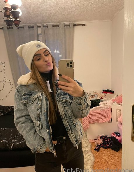 ショートヘアのティーンズオンリーファンズ 美しいヌード 写真