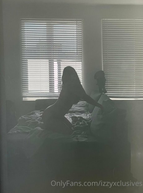 izzyxclusives ポルノスター 写真