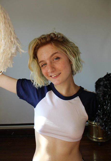 cherrylolli sfw エロティック女優 写真