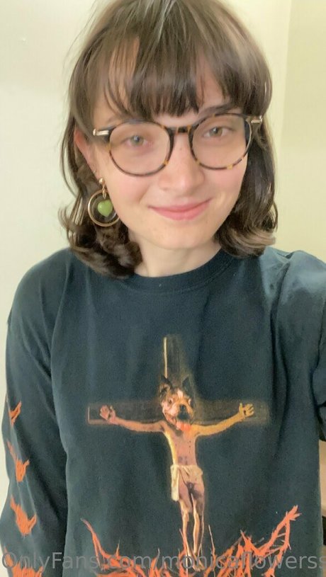 monicaflowerss 可愛い女優 ギャラリー