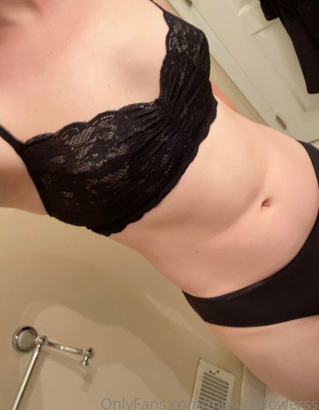 monicaflowerss ポルノスター ギャラリー