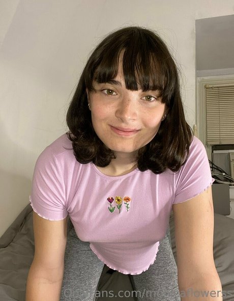 monicaflowerss セックスモデル 写真