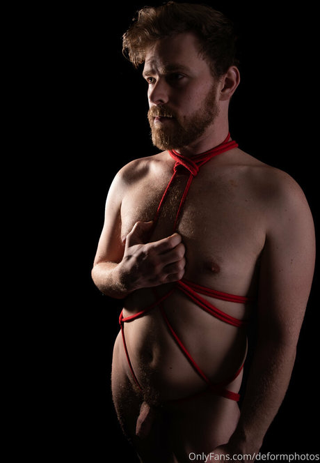 deformphotos 裸のポルノスター 写真