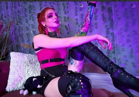 金髪の小人オンリーファンズ アート裸 写真