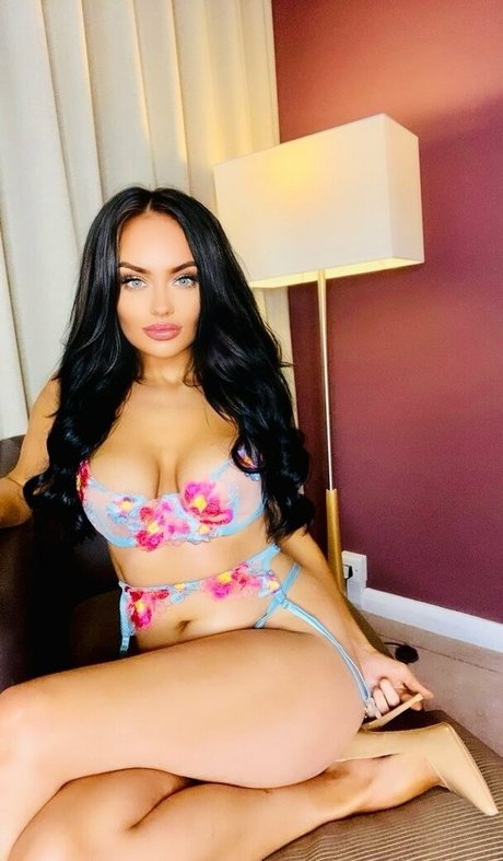 オンリーファンズの普及 ポルノグラフィック 写真