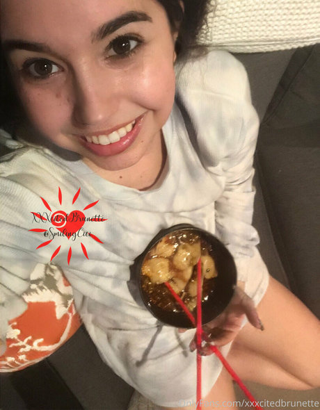 ランジェリーファックオンリーファンズ 美しい 画像