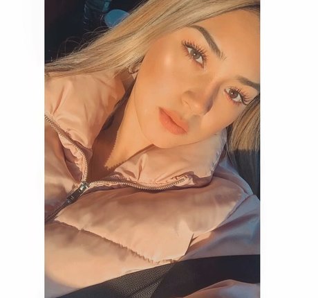 チェコのティーンズオンリーファンズ 美しいヌード ギャラリー