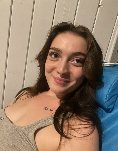 Hotwifechar ヌードのポルノスター 写真