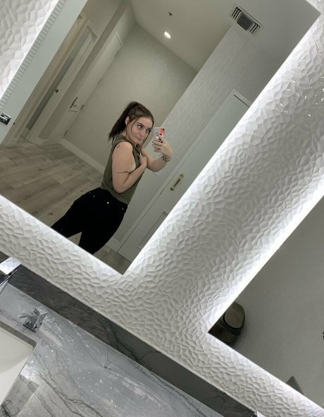 Hotwifechar アダルトスター ギャラリー