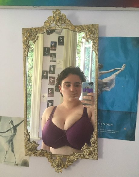 脇の下舐めオンリーファンズ ホットポルノ 画像