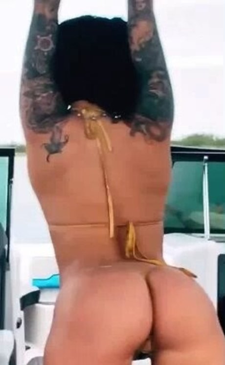 巨尻熟女オンリーファンズ アート裸 ギャラリー