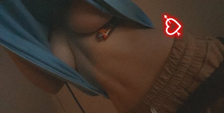 EmiliaNSFW ポルノスター ヌード 画像