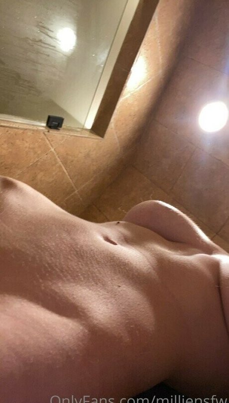 EmiliaNSFW 無料モデル 写真