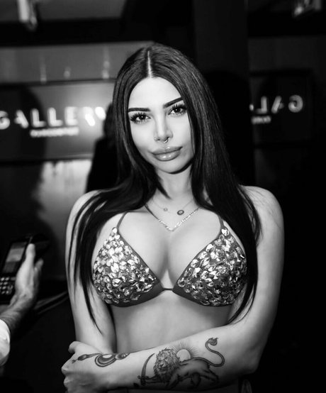 成熟したラテン系オンリーファンズ 美しいポルノ 写真