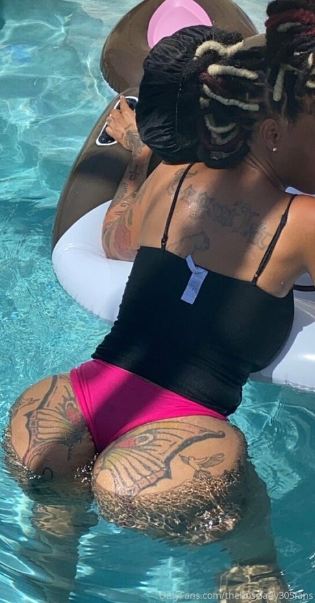 熟女の足オンリーファンズ 可愛い 写真