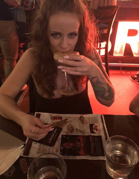 小さなおっぱいオンリーファンズ セクシーxxx 画像