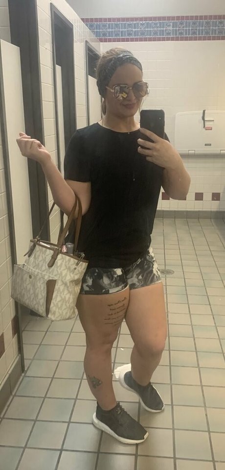 パイズリ オンリーファンズ ポルノ 写真