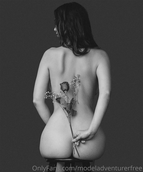 modeladventurerfree スター 裸 写真