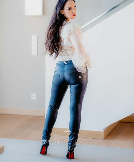 Miss Vanessa Pur ポルノスター 可愛い 写真