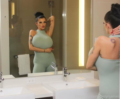 joslynjames 独占モデル アーカイブ