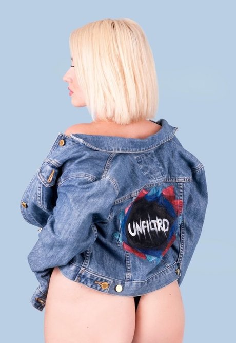 無料のアジア人オンリーファンズ アート裸 写真