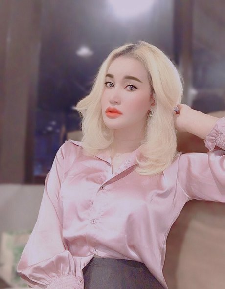 裸の女の子オンリーファンズ 美しいポルノ 画像