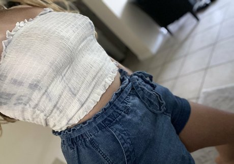 Lilblondegirl ポルノスター アート 画像