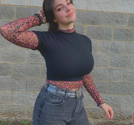 巨乳熟女オンリーファンズ えろた 画像