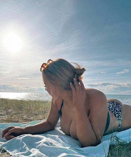 義母オンリーファンズ セクシーヌード 画像