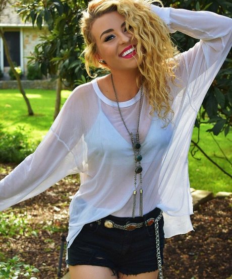 アウトドア 熟女 オンリーファンズ アート裸 写真