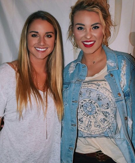 パイズリ オンリーファンズ ポルノグラフィック 写真