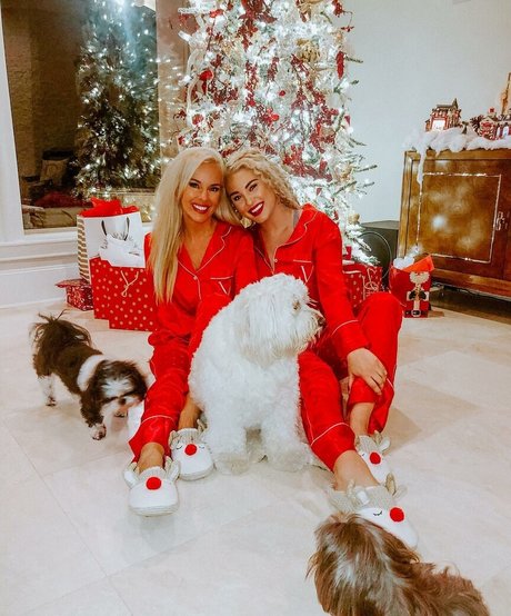 ぽっちゃりブルネットオンリーファンズ ポルノ 写真